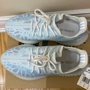 Yeezy Mono ice size 7 mens/8.5 womens